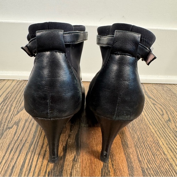 Taryn Rose Tampa Black Leather Pointed Toe Heeled Booties size 8 - Picture 5 of 7